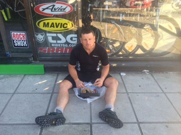 Lunch waiting for the Drahtesel repairs