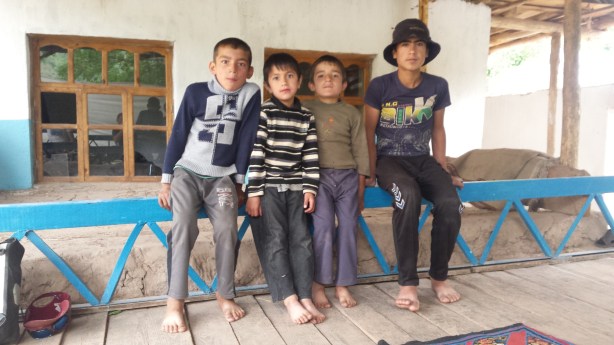 The kids that invited us in for chai