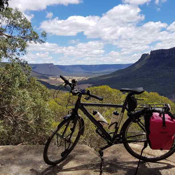 Down to the Wolgan Valley 