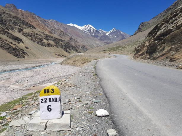 The road to Zing Zing Bar