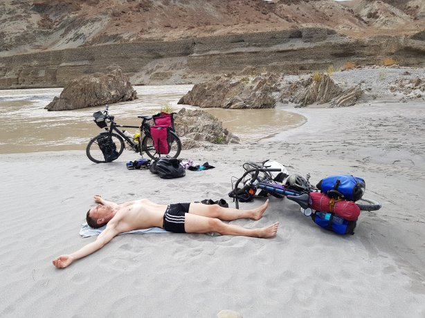 The skeleton basking in the sun at the Zanskar River