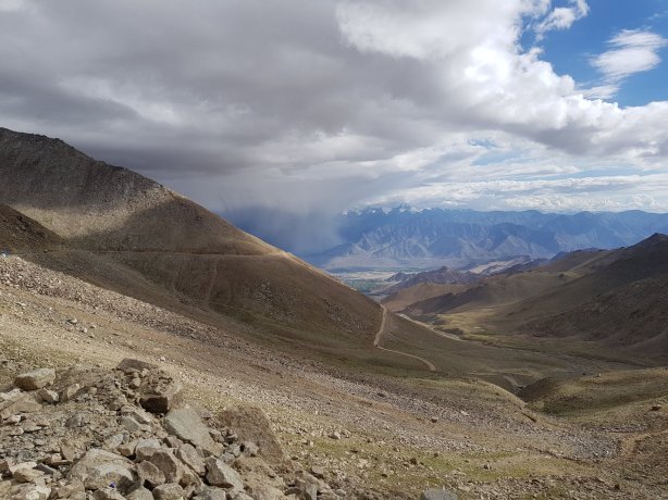 The way down from Khardung La
