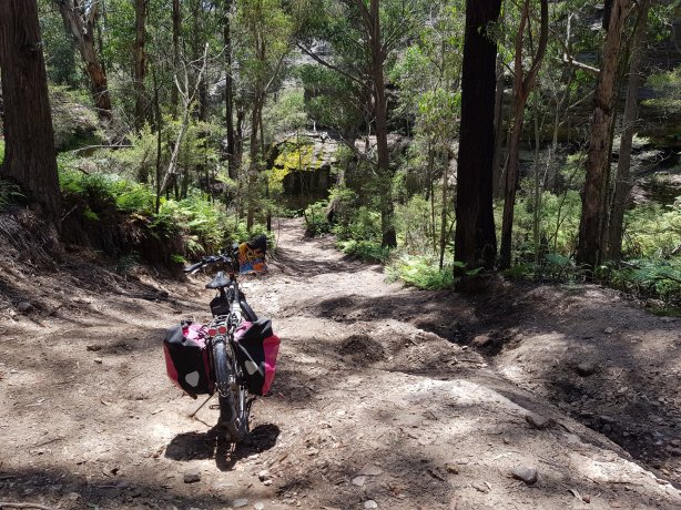 The Wolgan Valley back road